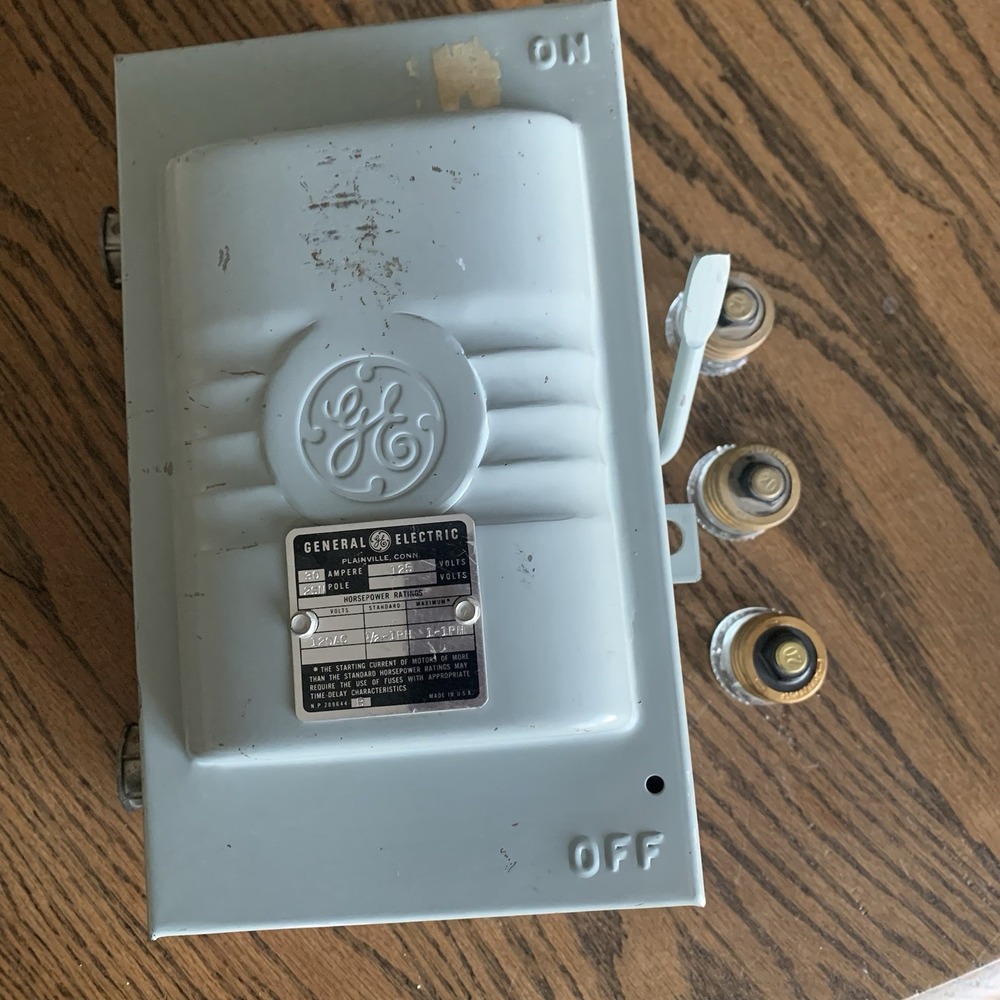 Vintage GE General Electric Quick Disconnect‎ Switch Box 30 Amp With Fuses